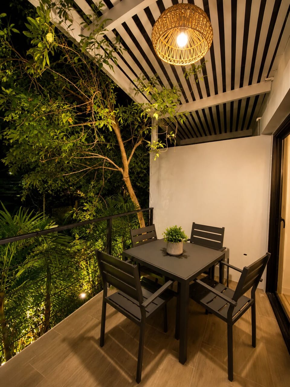 Comfort Loft, Garden View | Outdoor dining