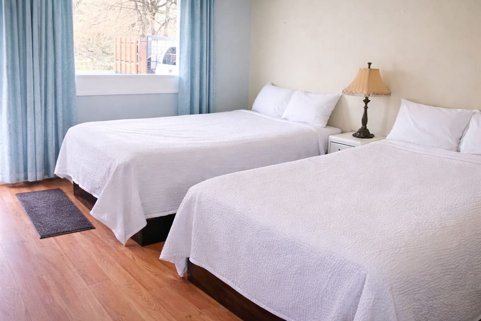 Room, Non Smoking, Kitchenette (2 Full Beds) | Desk, iron/ironing board (on request), WiFi (free), bed sheets