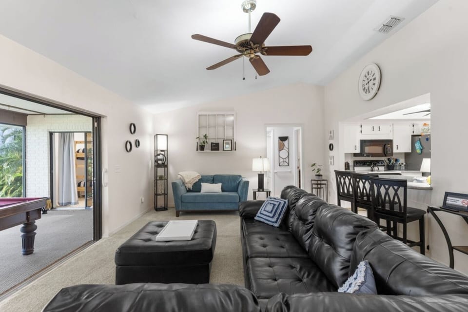 [Living Room] ~ Comfortable sofas, 50” smart TV, Ceiling fan