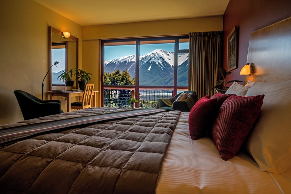 Mountain View (Located within Main Lodge) | Premium bedding, desk, WiFi (free), bed sheets