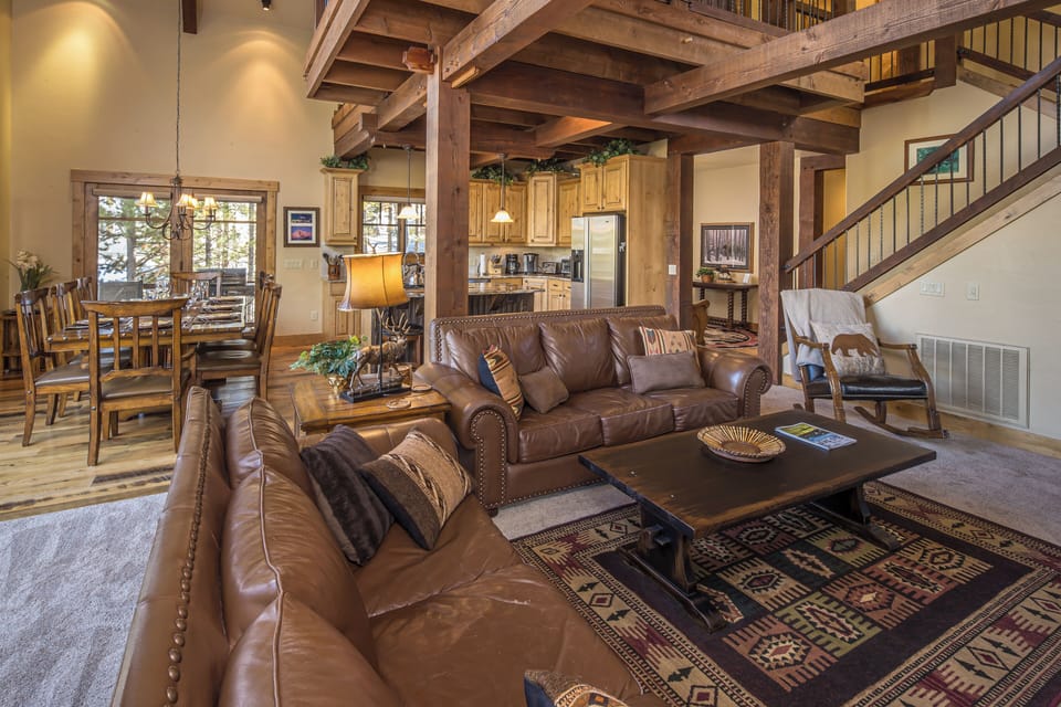 The perfect space for relaxing or entertaining in the mountains. | Main Level