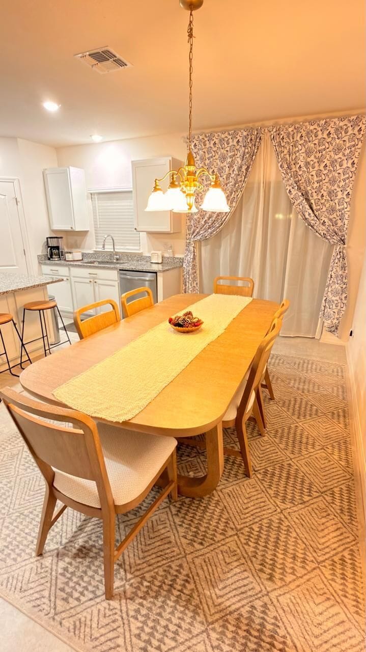 Spacious Dining for Six