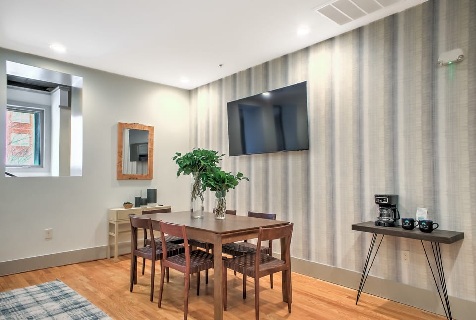 Dining Table | Seats 6