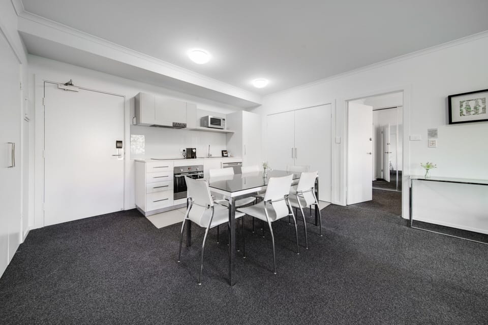 Apartment | Dining