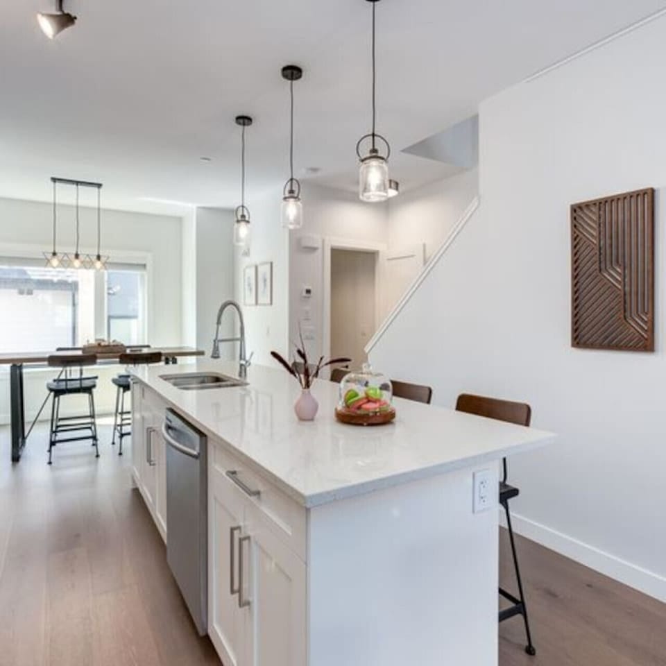 Large kitchen island that can seat 4.