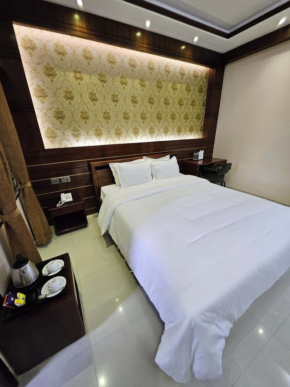 Deluxe Double Room, Balcony, Hill View | Bathroom | Bathtub, free toiletries, towels, soap