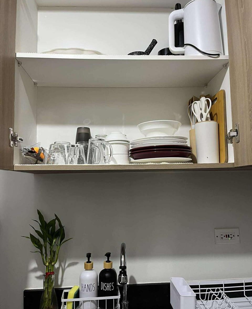 Signature Condo, 1 Bedroom, Balcony, Pool View | Private kitchen | Fridge, microwave, stovetop, dishwasher