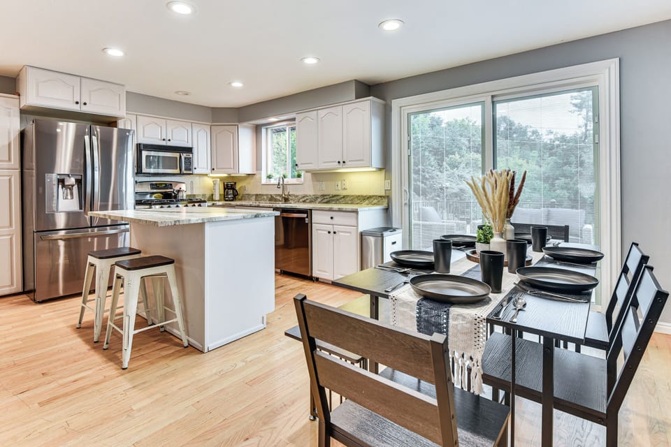 Dining Table | Breakfast Bar | Kitchen