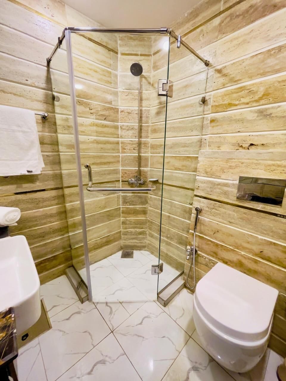 Deluxe Suite, 1 Queen Bed with Sofa bed, Private Pool | Bathroom | Shower, free toiletries, slippers, towels