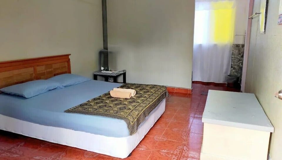 Family Room, 1 Queen Bed | Bed sheets