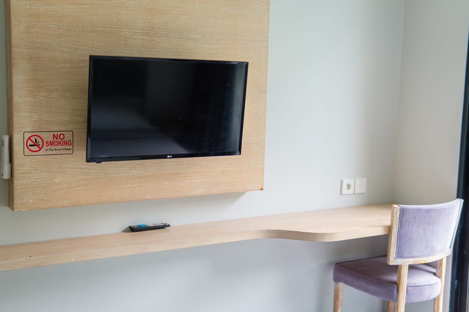 Deluxe Room, Pool View | In-room safe, desk, free WiFi