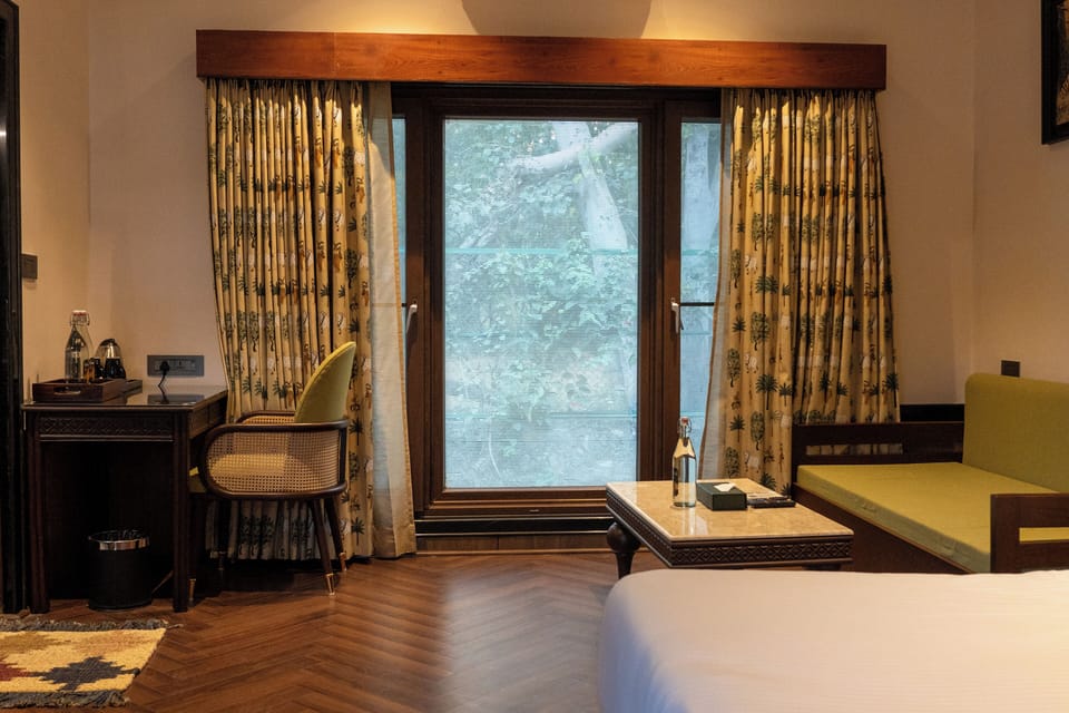 Jungle Retreat Elegant Room | Desk, WiFi (free), bed sheets