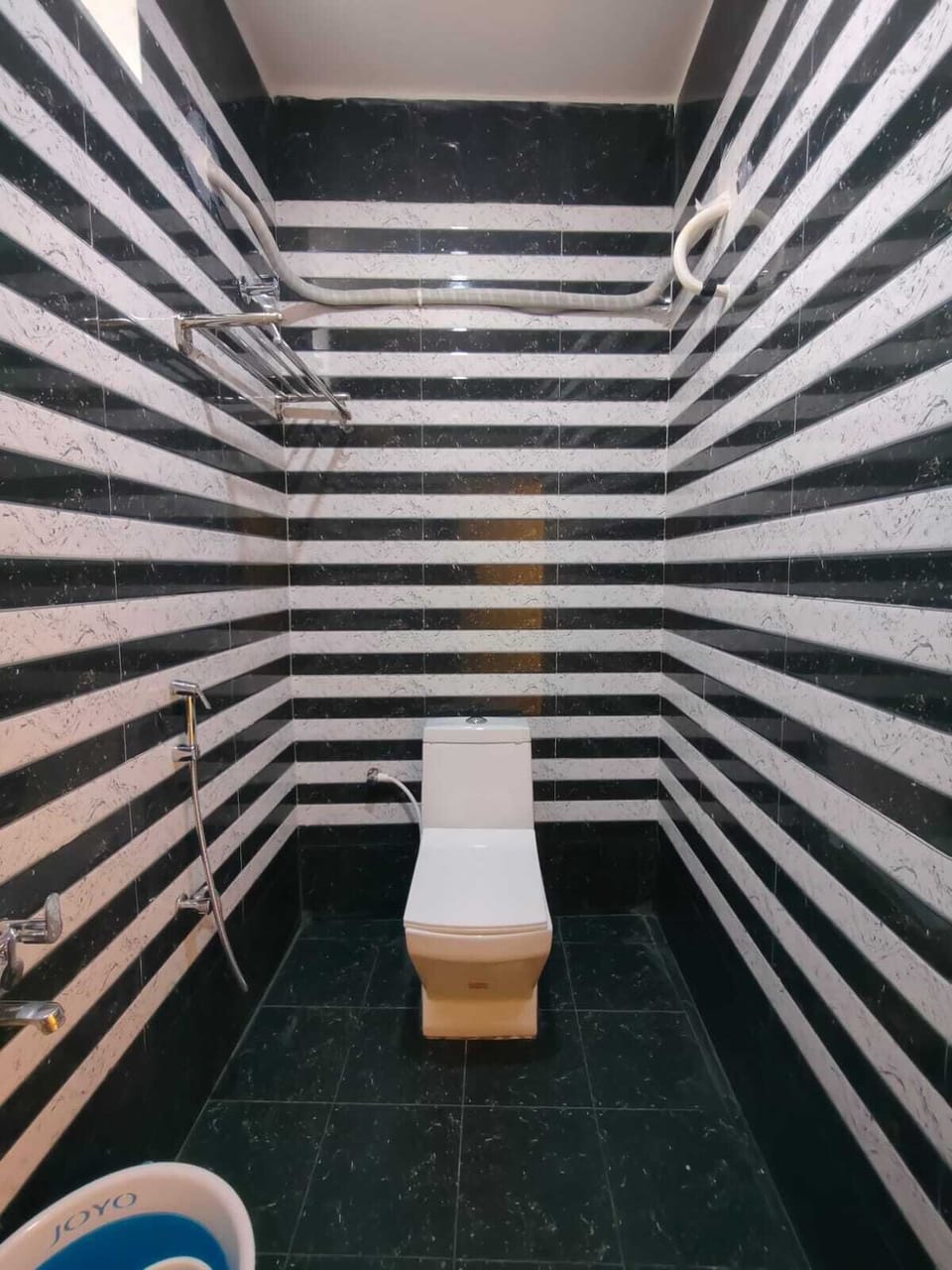 Deluxe Quadruple Room | Bathroom