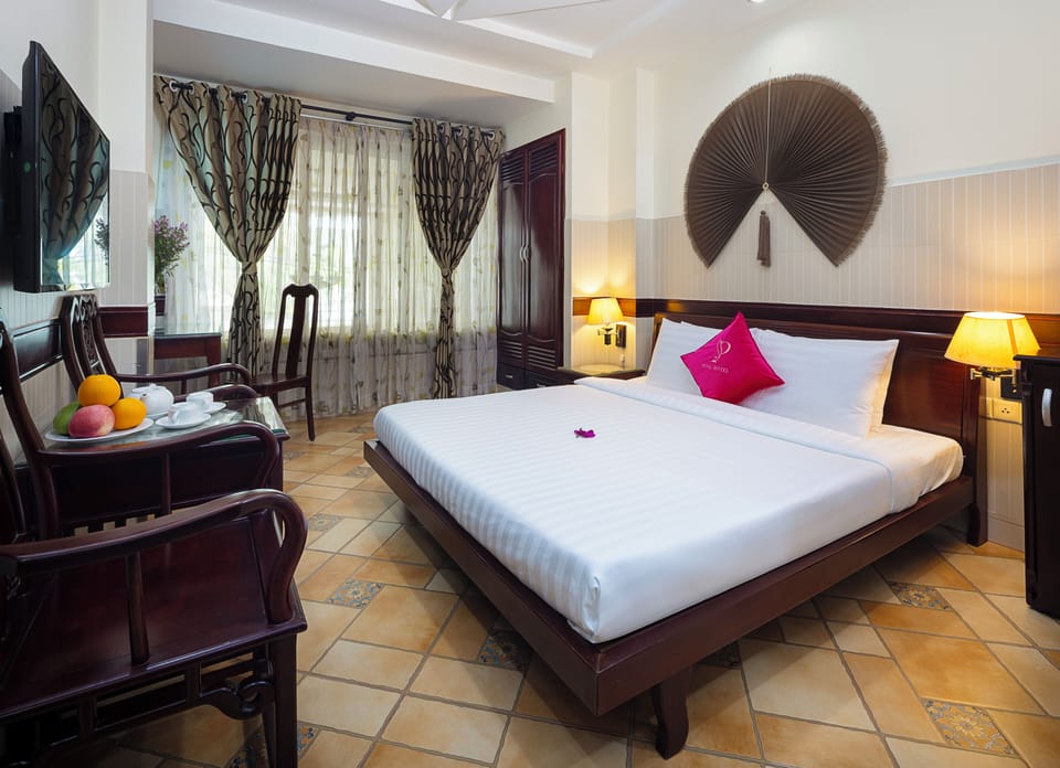 Premier Double Room Single Use | Desk, soundproofing, free WiFi