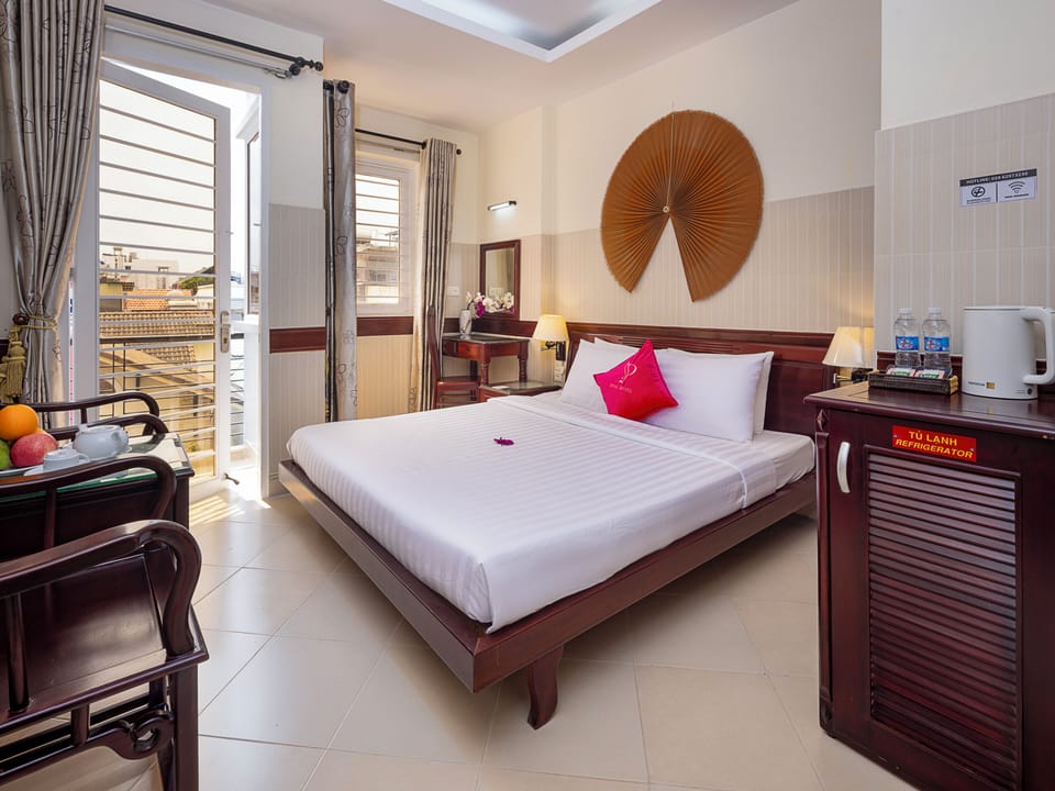 Pink Horizon City View | Desk, soundproofing, free WiFi