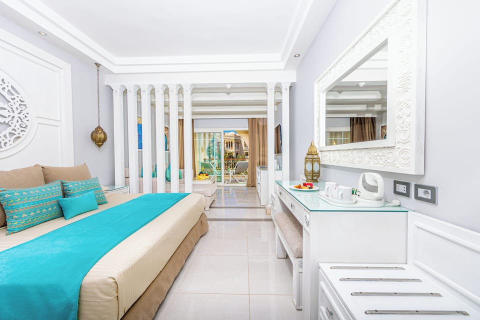 Junior Suite Partial Sea View | Minibar, in-room safe, individually decorated, individually furnished