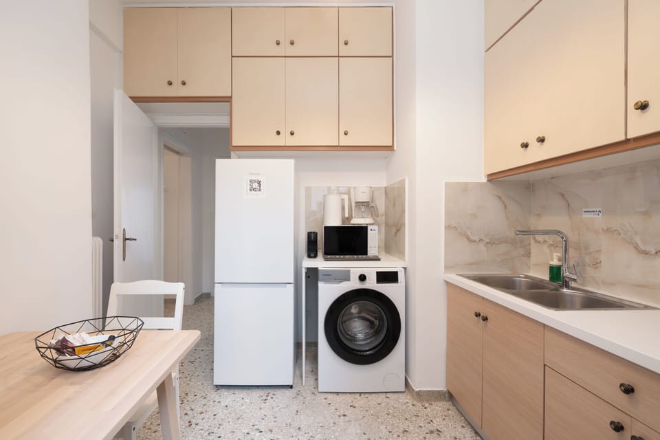 Superior Apartment | Private kitchen | Fridge, microwave, oven, stovetop