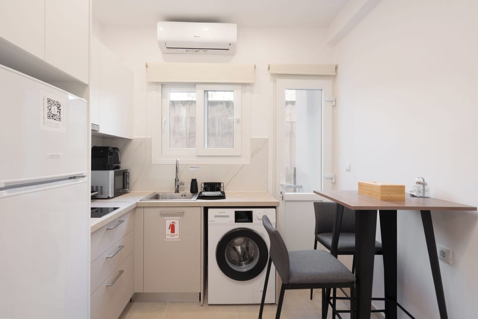 Superior Studio, Balcony | Private kitchen | Fridge, microwave, stovetop, espresso maker