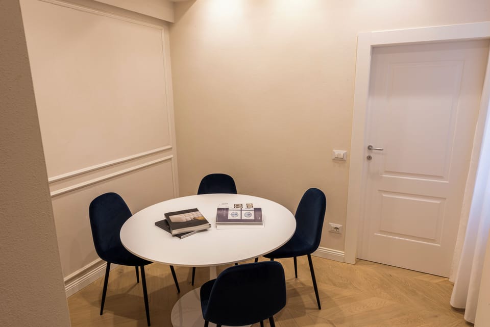 Comfort Apartment | Living area | Flat-screen TV