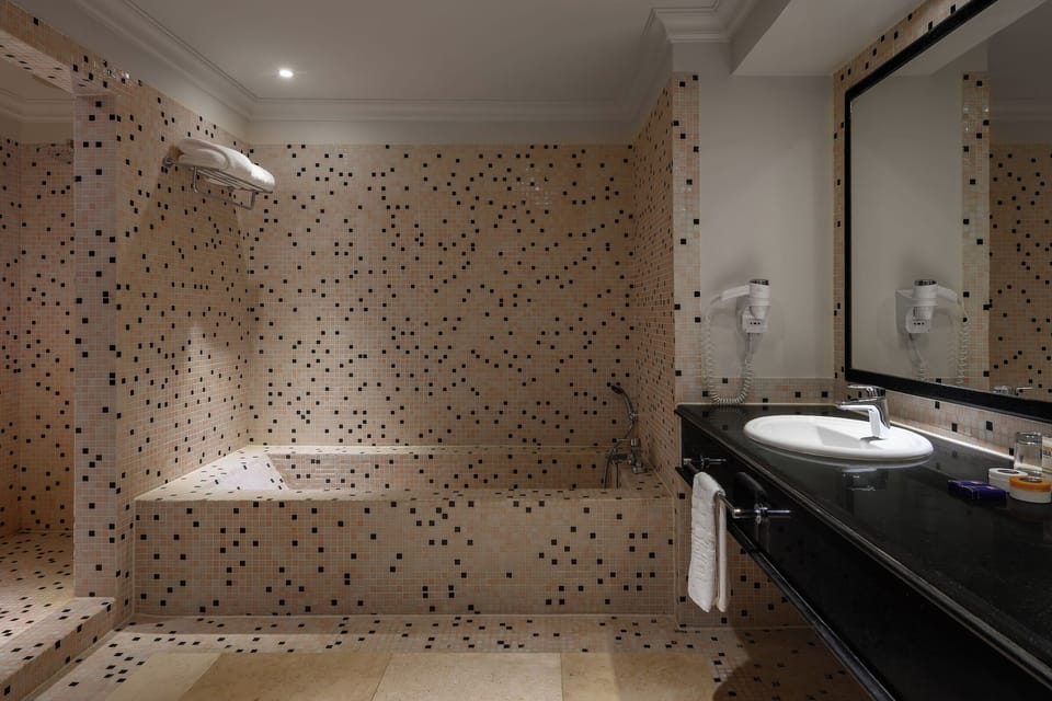 Suite with Private Plunge Pool | Bathroom | Separate tub and shower, hair dryer, slippers, bidet