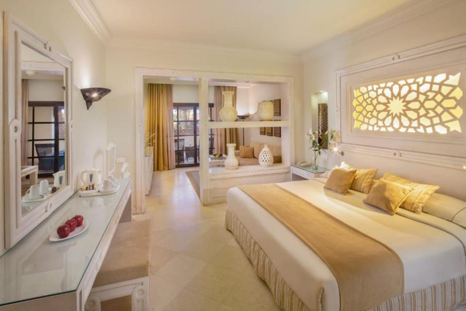 Junior Suite Sea View | Iron/ironing board, bed sheets