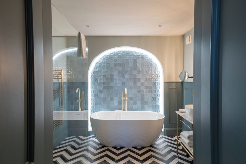 Luxury Double Room | Bathroom | Hair dryer, slippers, towels, soap