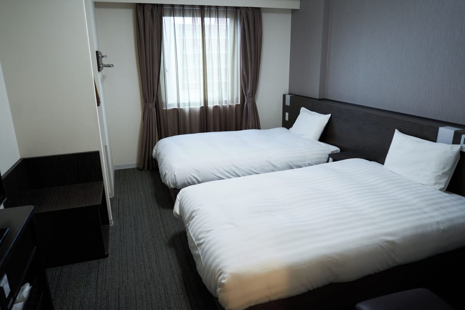 Premium bedding, in-room safe, desk, laptop workspace