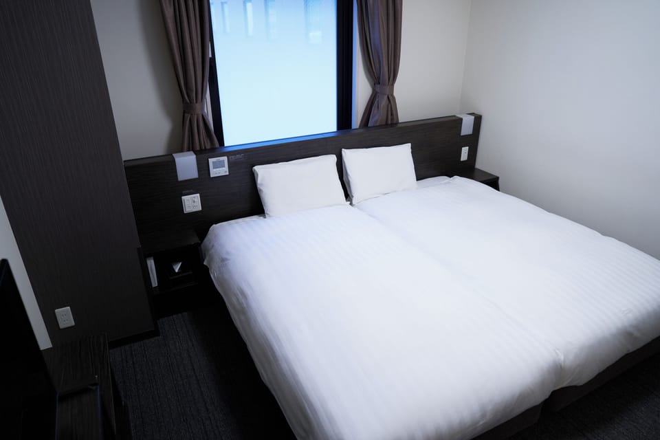 Premium bedding, in-room safe, desk, laptop workspace