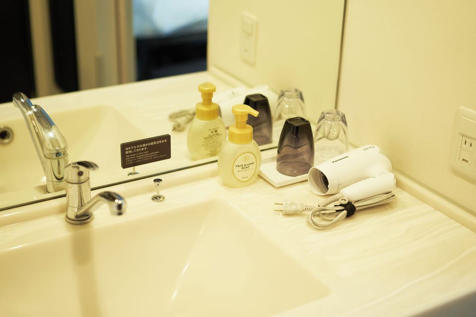 Premium bedding, in-room safe, desk, laptop workspace