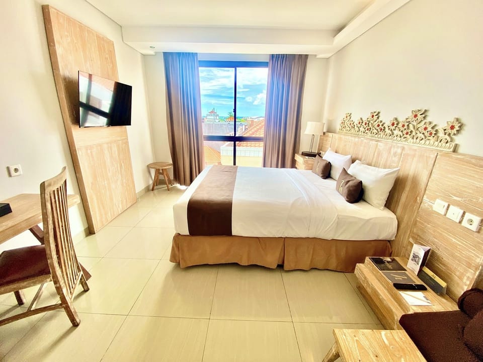 Executive Room | In-room safe, desk, laptop workspace, soundproofing