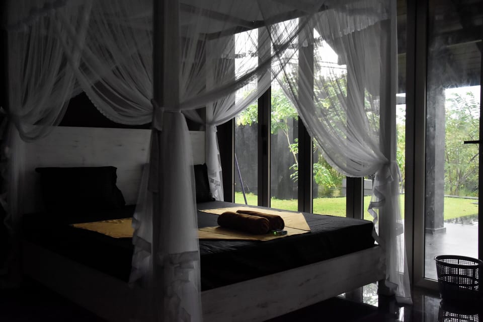 Deluxe Villa, Patio, Lake View | Desk, laptop workspace, iron/ironing board, free WiFi