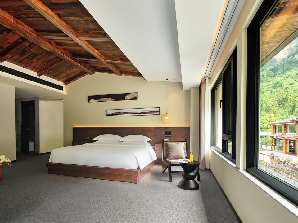 Executive Studio Suite | Minibar, soundproofing, WiFi (free), bed sheets