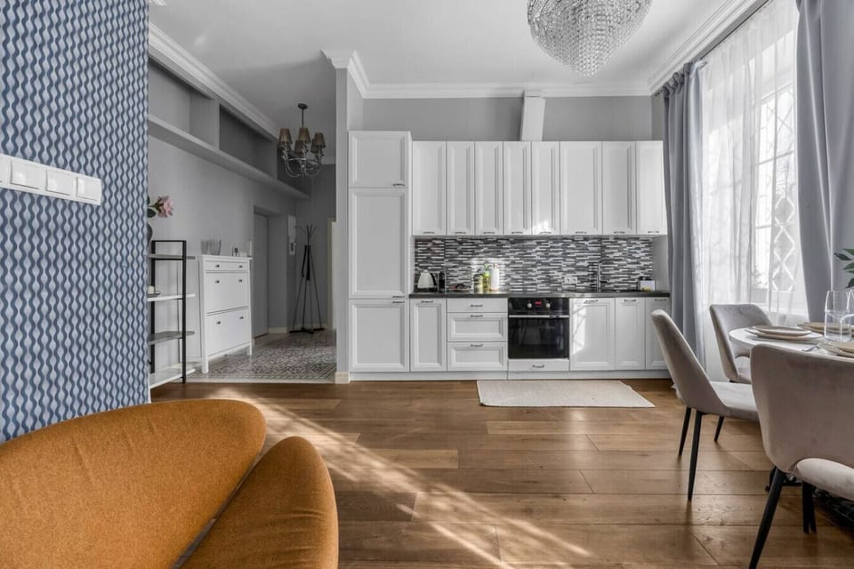 Cozy Two Bedroom Apartment in the Heart of Warsaw Old Town | Book Now with RENTUJEMY