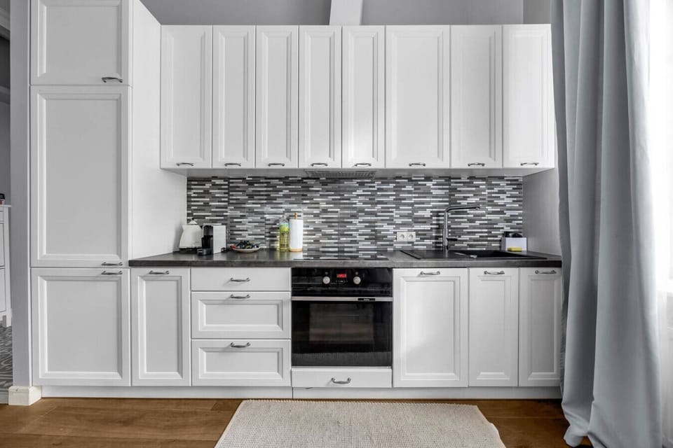 Cozy Two Bedroom Apartment in the Heart of Warsaw Old Town | Book Now with RENTUJEMY