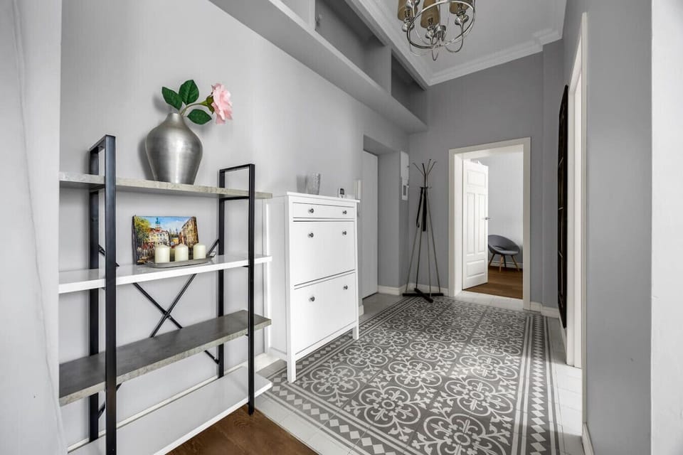 Cozy Two Bedroom Apartment in the Heart of Warsaw Old Town | Book Now with RENTUJEMY