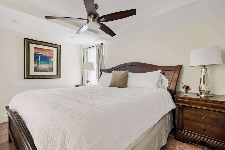 Bedroom: King Bed 