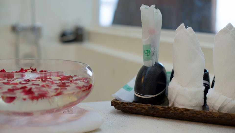 Executive Suite - River View (Corner) | Bathroom amenities | Shower, free toiletries, hair dryer, bathrobes