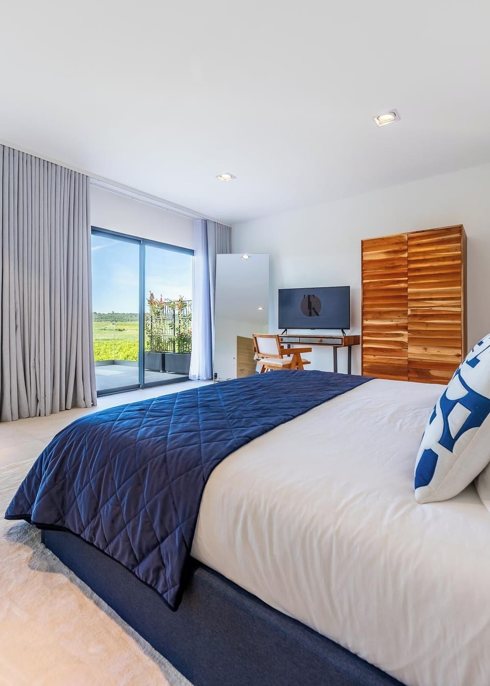 Deluxe Double Room, Pool View | Minibar, desk, free WiFi, bed sheets