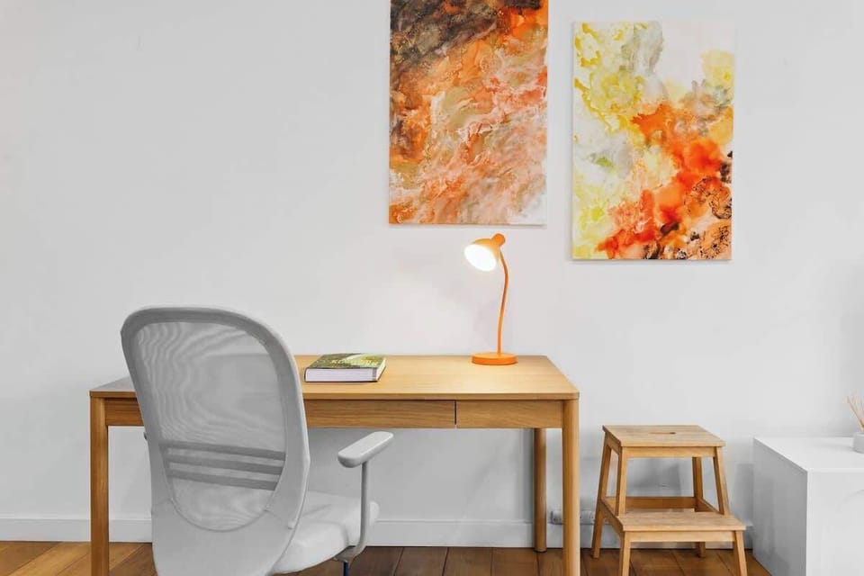 House | 2 bedrooms, desk
