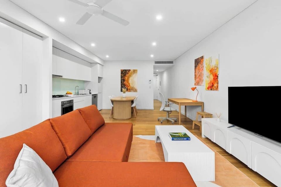 House | 2 bedrooms, desk
