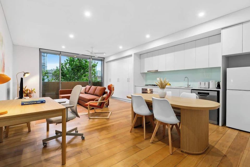 House | 2 bedrooms, desk