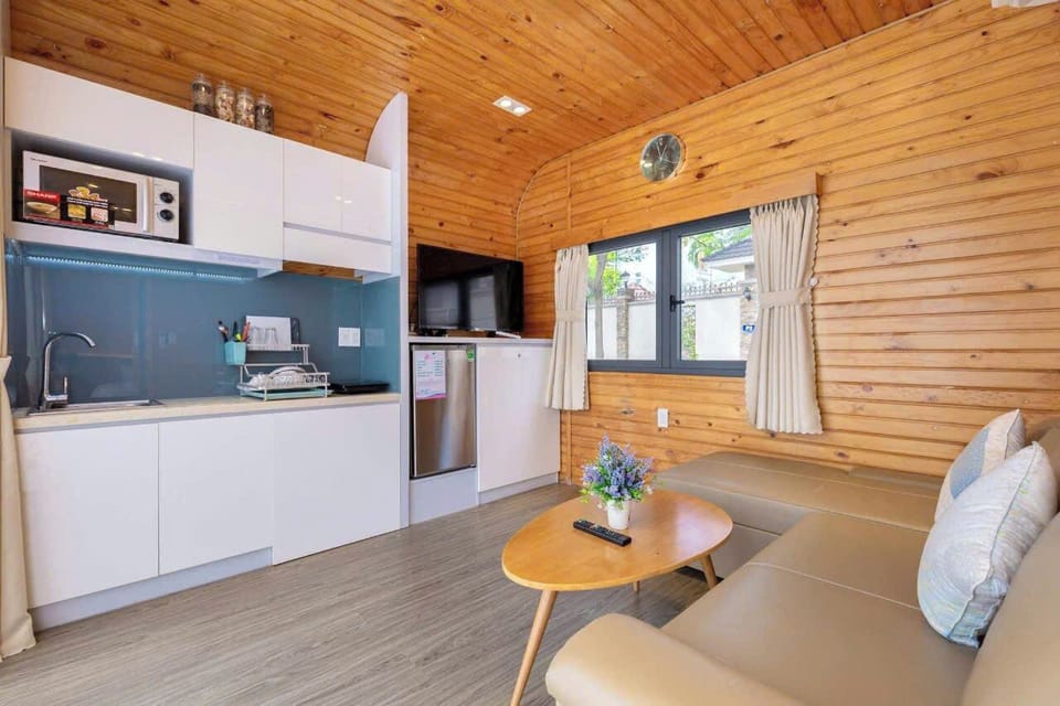 Standard Bungalow, Balcony, Lake View | Private kitchen | Fridge, microwave, rice cooker
