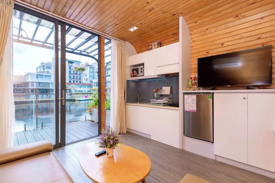 Standard Bungalow, Balcony, Lake View | Mini-refrigerator