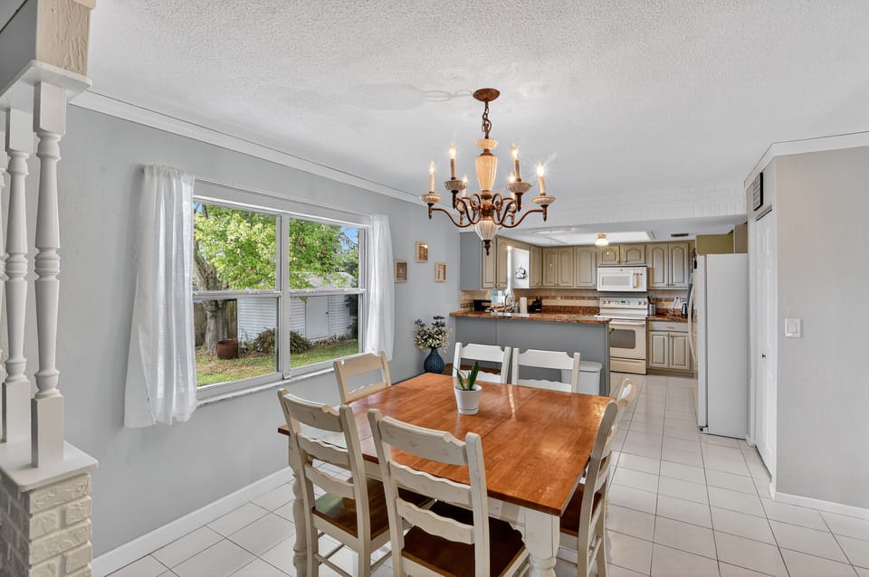 House, 4 Bedrooms | Dining