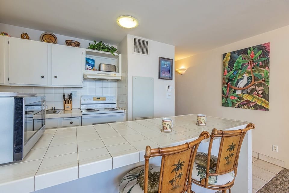 Condo, 1 Bedroom | Private kitchen | Coffee/tea maker, fridge, oven, toaster