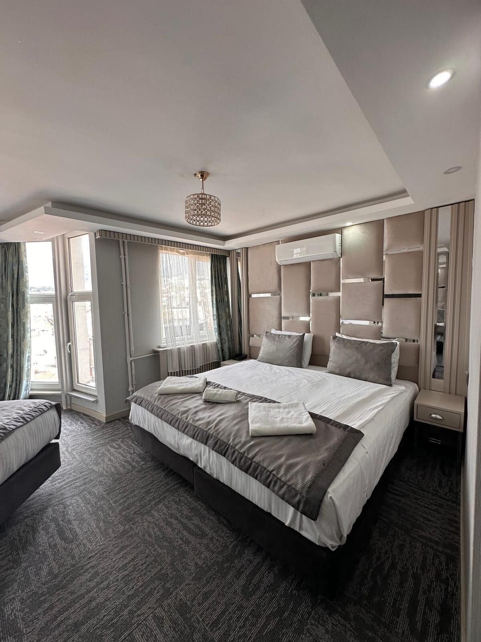 Standard Triple Room | Minibar, in-room safe, desk, laptop workspace