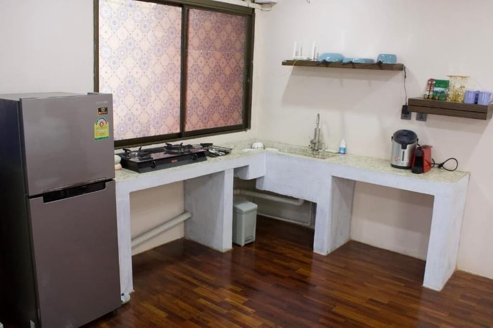 Comfort Apartment, Courtyard View | Private kitchen