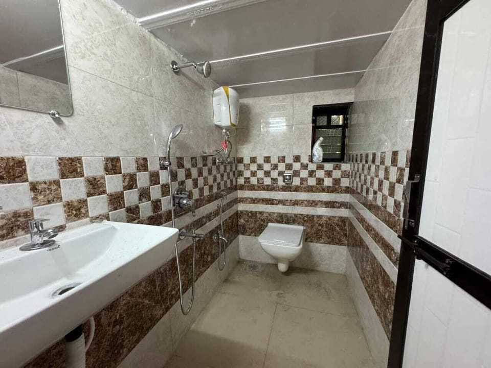 Shower, free toiletries, towels, soap
