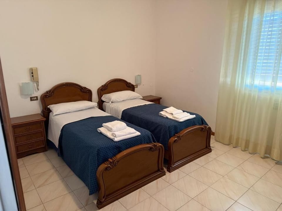 Classic Twin Room, Balcony, City View | Desk, WiFi (free)