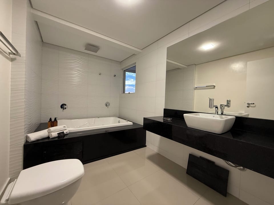 Superior Double Room | Bathroom | Hair dryer, towels, soap, shampoo